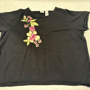 Emma James woman’s Black short sleeve sweater w/ Pink and Yellow Floral Design
